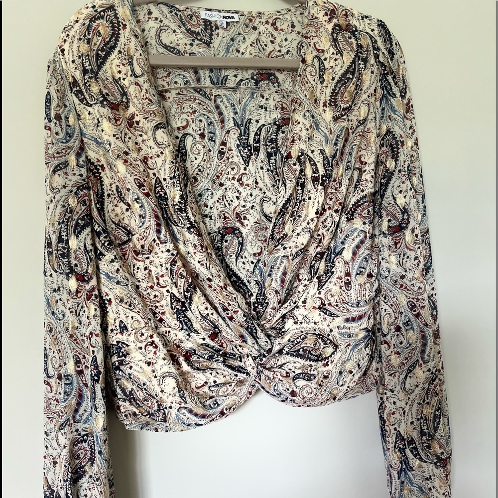 *Like New* Fashion Nova - Gold Flecks in your Edges twist front blouse.